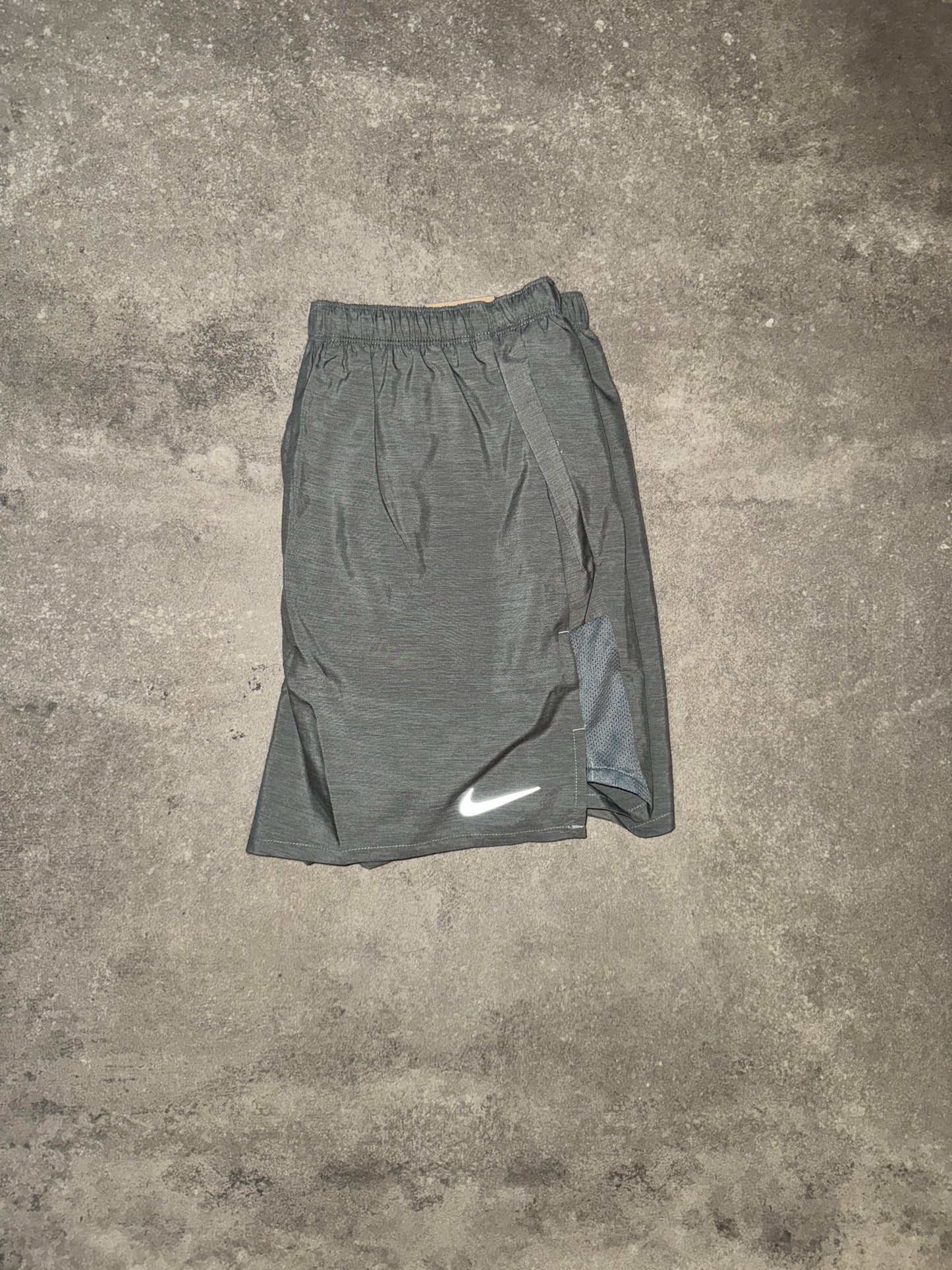 Nike 7” Challenger Shorts Grey