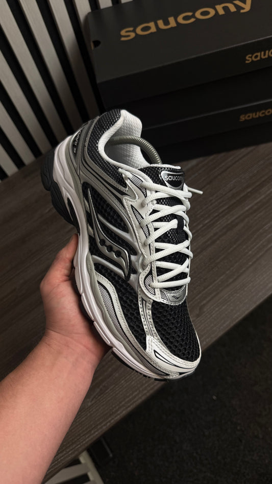 Saucony Omni 9 Black / White