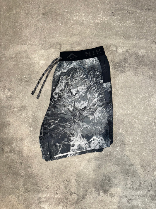 Nike Trail ‘Geographical’ 7 inch shorts