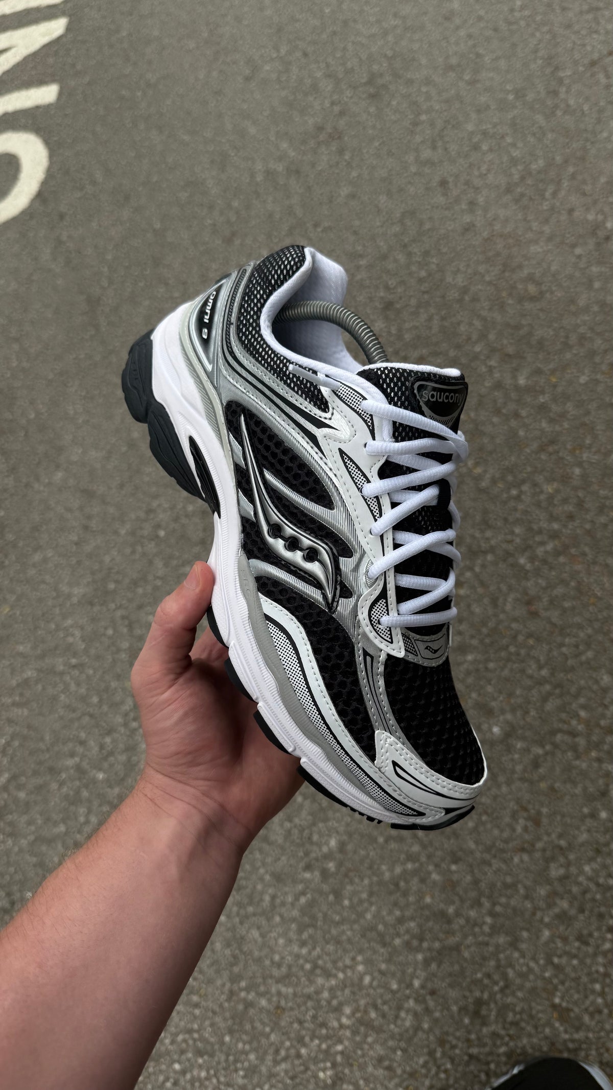 Saucony Progrid Omni 9 Black White